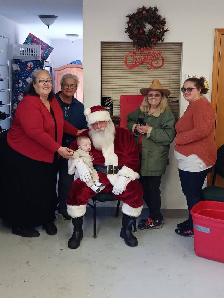 Santa Tom Posing with a Group of Volunteers at a Central Missouri Charity Event
