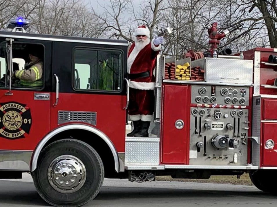 Santa Tom waving to Spectators at the Auxvasse Christmas parade